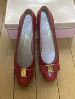 フェラガモ　パンプス　赤・ ヴェラ　8AAAA 幅狭