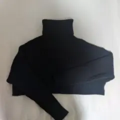 黒いリブ編みタートルネックセーター