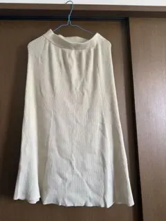 クリーム色リブ編みタイトロングスカート