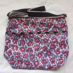レスポートサック　LeSportsac　ショルダーバッグ　リップ柄　ピンク