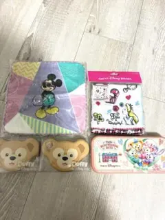 ダッフィー缶とミッキー90周年記念ハンカチ、アリスハンカチセット