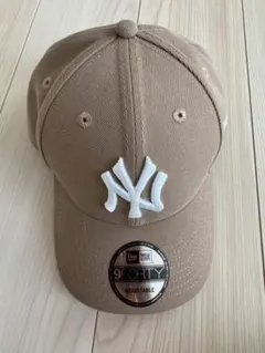 New Era 9FORTY ベージュキャップ
