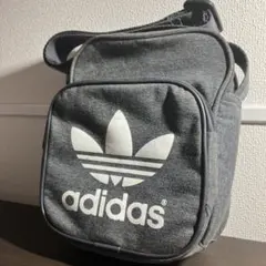 adidas ショルダーバッグ グレー　ボディバッグ