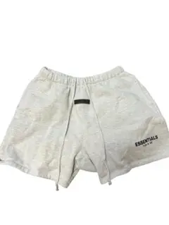 ESSENTIALS グレーショートパンツ