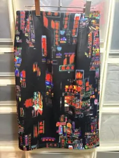 VIVIENNETAM ヴィヴィアンタム　ネオン街柄スカート　サイズ40のサムネイル