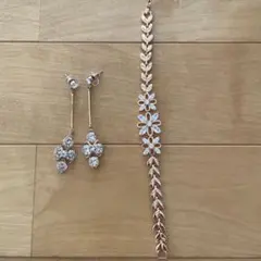 ブレスレットとピアスのセットのサムネイル