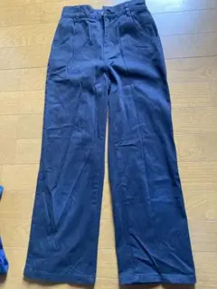 ユニクロ　ブラックパンツ　Sサイズ　140程度