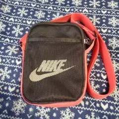 NIKE メッシュショルダーバッグ 黒/赤