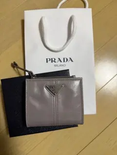 プラダ ソフトルックスレザー 折財布