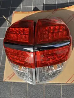 トヨタ ヴァンガード テールランプ トヨタ(純正) 後期型テール のパーツレビュー | ヴァンガード(ヤママン