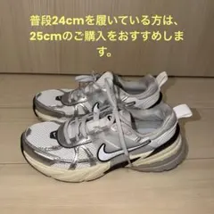 ナイキスニーカー　V2K ラン25センチのサムネイル
