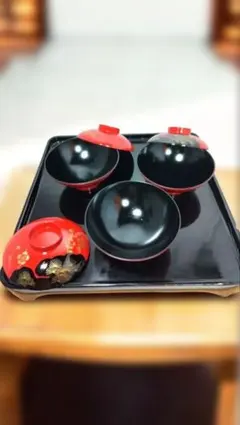 赤い漆器の和食用器セット　訳あり
