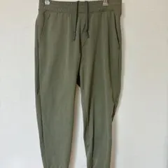 UNIQLOユニクロ ウルトラストレッチアクティブジョガーパンツ カーキ　M