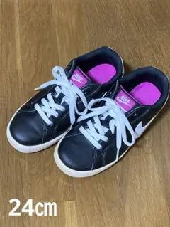 Nike ブラック/ピンク スニーカー