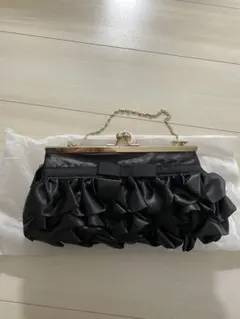 フリル付き黒サテンクラッチバッグ♥美品