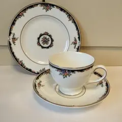 廃盤品　黒壺　 WEDGWOOD オズボーン カップ&ソーサ―＆ケーキ皿　トリオ