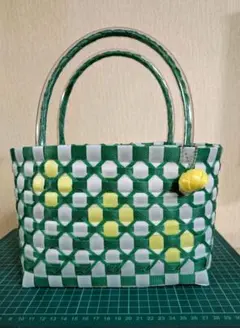 PPバンド 緑と白の かごバッグ　お値打期間限定品！