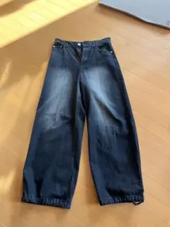 カーブデニムパンツ