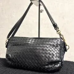BOTTEGA VENETA ワンショルダーバッグ イントレチャート 黒のサムネイル