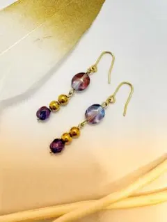 ハンドメイド ピアス パープル ゴールド 揺れる 個性的 大人可愛い