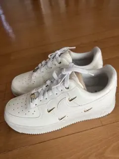 Nike Air Force 1 ホワイト ゴールド