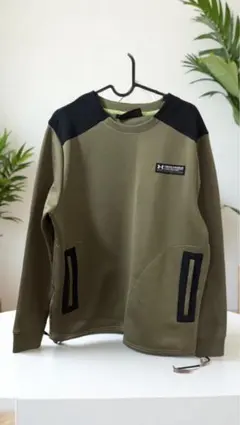 Under Armour オリーブグリーン スウェット