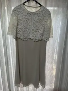 クリーム色レース付きフォーマルドレス