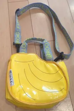 ROOTOTE バナナ型ショルダーバッグ