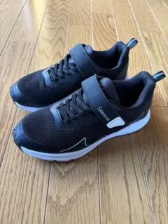 22cm 防水ブラック スニーカー ベルクロ　CEDAR CREST