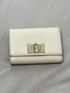FURLA 三つ折財布 外側ファスナー付き