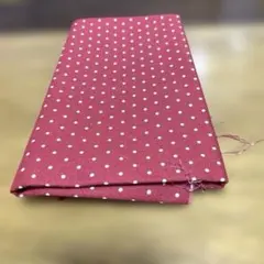 赤い水玉模様のカットクロス