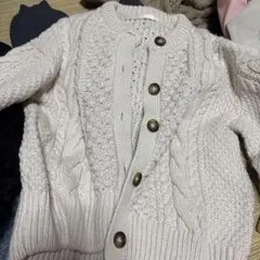 ベージュ ケーブルニット カーディガン