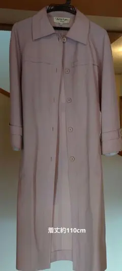淡いピンクのロングコートのサムネイル
