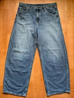 UNIQLO バギーカーブジーンズ 32