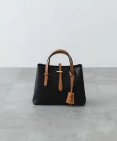 美品　RODE SKO ロデスコ　チャーム付きミニバッグ　Ｓサイズ