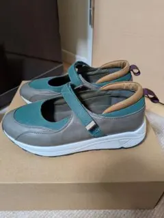 Item thumbnail for item 38441550-769b-42c0-94f1-99aa8da960a3