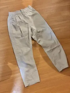 GU ベージュ チノパンのサムネイル