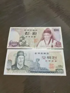 【極美品・ピン札】韓国 旧紙幣 500ウォン(李舜臣) ＆ 1000ウォン(李滉のサムネイル