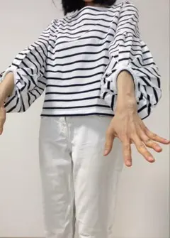 サマーバルーンスリーブ 白黒ストライプシャツ