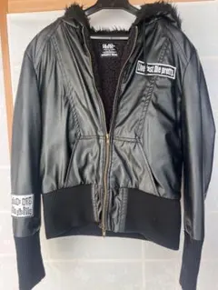 フード付き黒合成皮革ジャケット