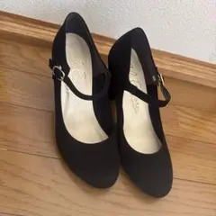 黒 ストラップ付き 高ヒールパンプス