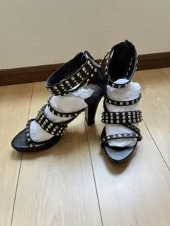 TOBE スタッズ　サンダル　アンクルストラップ　踵ゴムのスペア付きのサムネイル