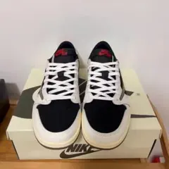 NIKE × Travis Scott × AIR JORDAN 1スニーカー