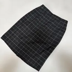 黒と白のチェック柄タイトスカート
