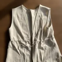 Ｄiscoat ノースリーブクリーム色ベスト