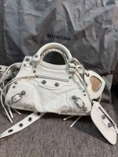 2025年最新】バレンシアガ シティ ホワイトの人気アイテム - メルカリ