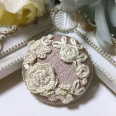くるみボタン刺繍　ブローチ