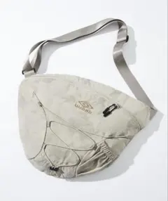 UMBRO ベージュ ボディバッグ
