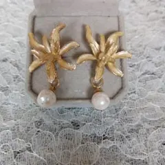 花のモチーフ　アコヤ真珠キャッチピアス　 ゴールドピアス　 ハンドメイド