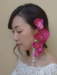 胡蝶蘭のイヤーカフ　お洒落な花嫁さんにフラワーイヤーカフ